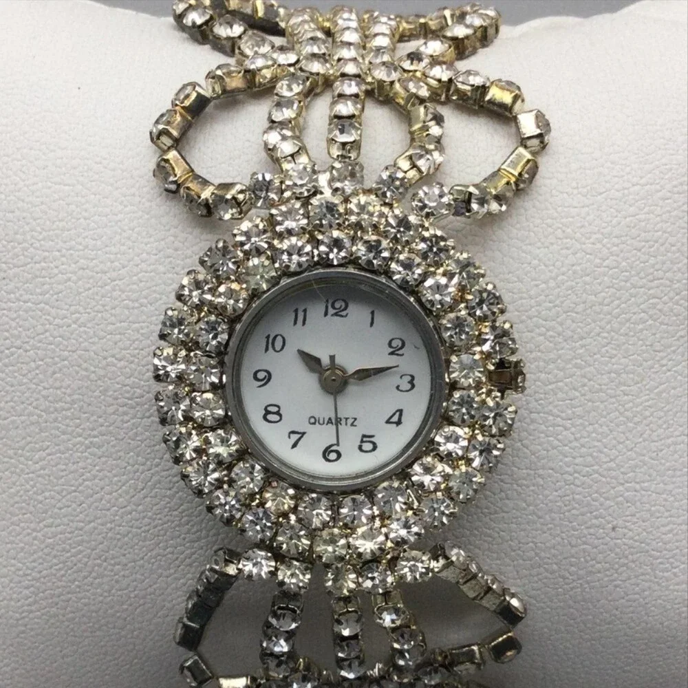 Rhinestone Cocktail Womens Watch 28mm White Dial Silver Tone New Battery 7.5